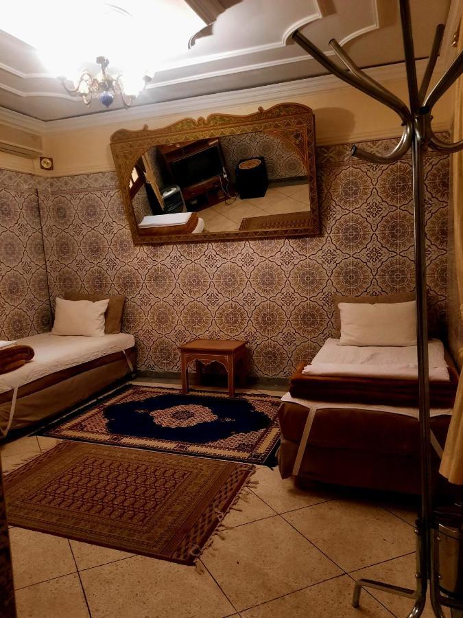 Stay With Low Budget Marrakesh Exterior photo